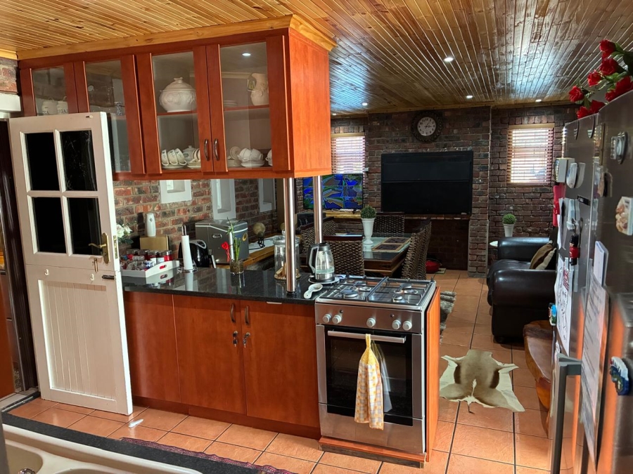 7 Bedroom Property for Sale in Heather Park Western Cape